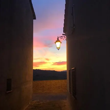 With Breathtaking Views In The Medieval Village 別荘 *